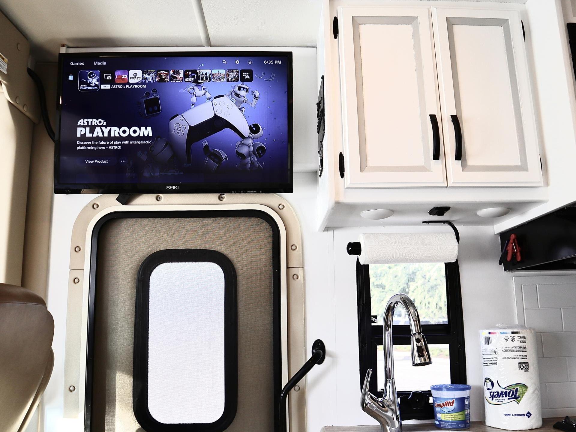 2017 THOR MOTOR COACH VEGAS 24.1