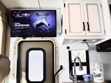 2017 THOR MOTOR COACH VEGAS 24.1