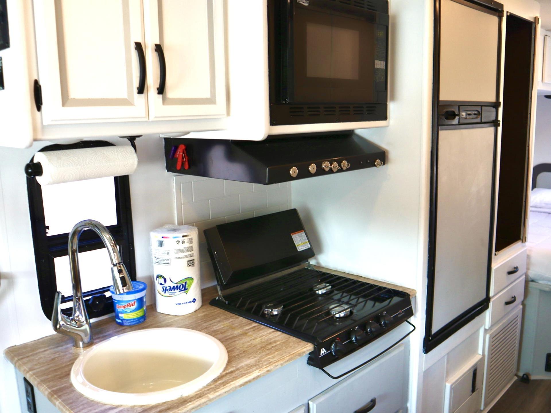 2017 THOR MOTOR COACH VEGAS 24.1