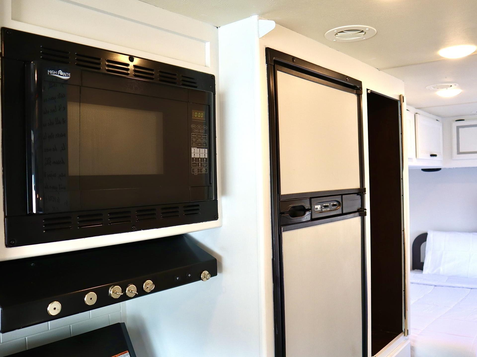 2017 THOR MOTOR COACH VEGAS 24.1