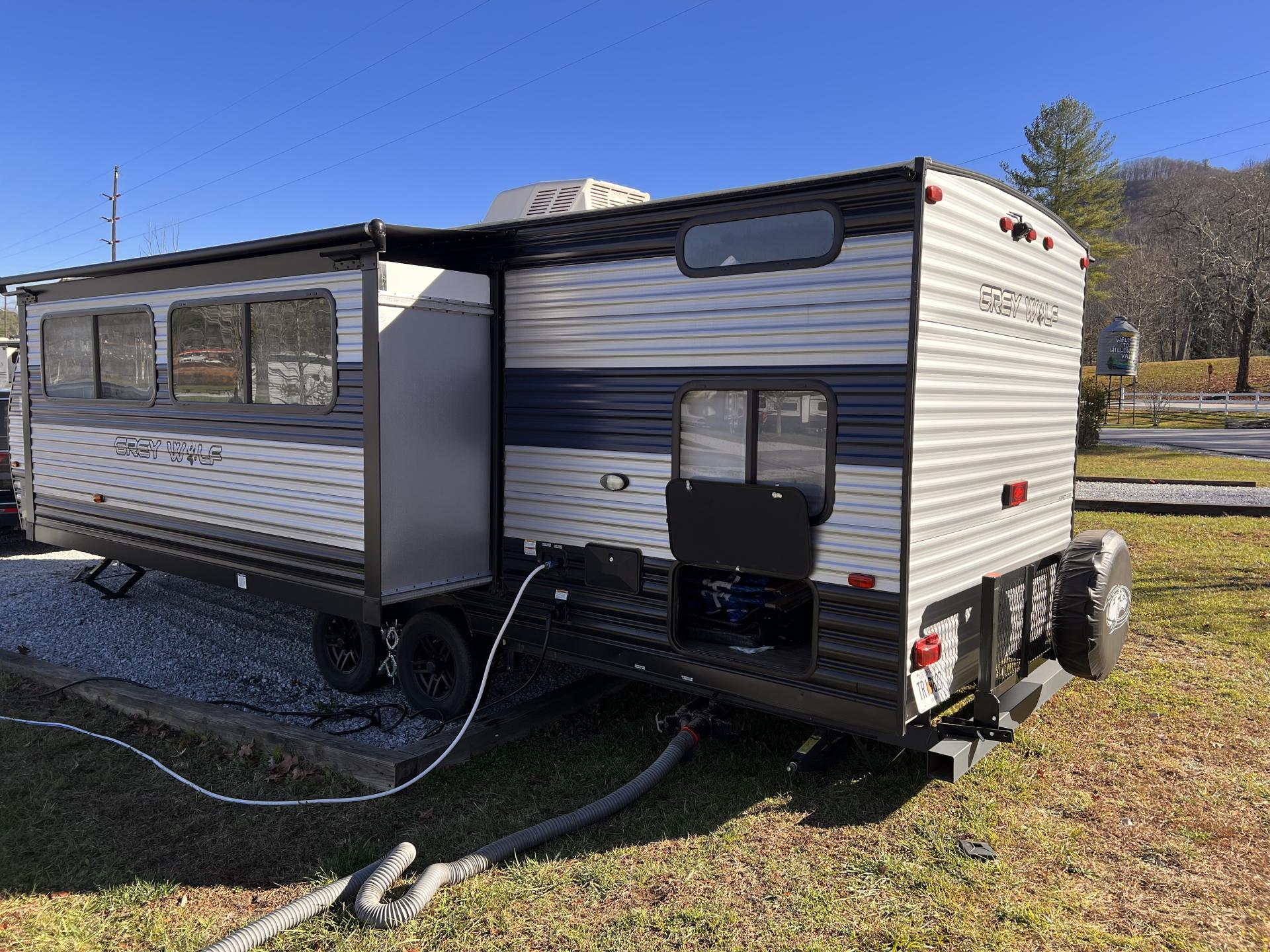 2022 FOREST RIVER Cherokee Grey Wolf 26DBH