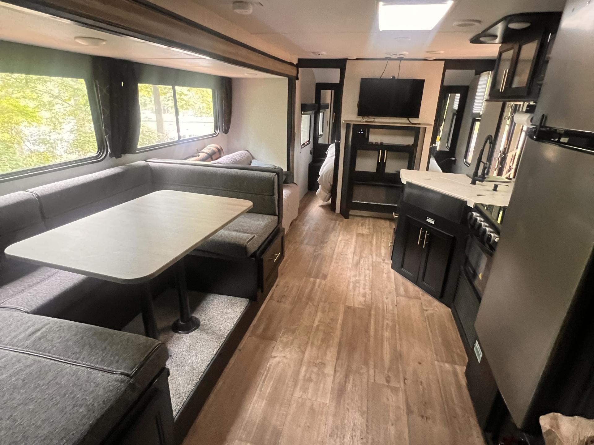 2022 FOREST RIVER Cherokee Grey Wolf 26DBH