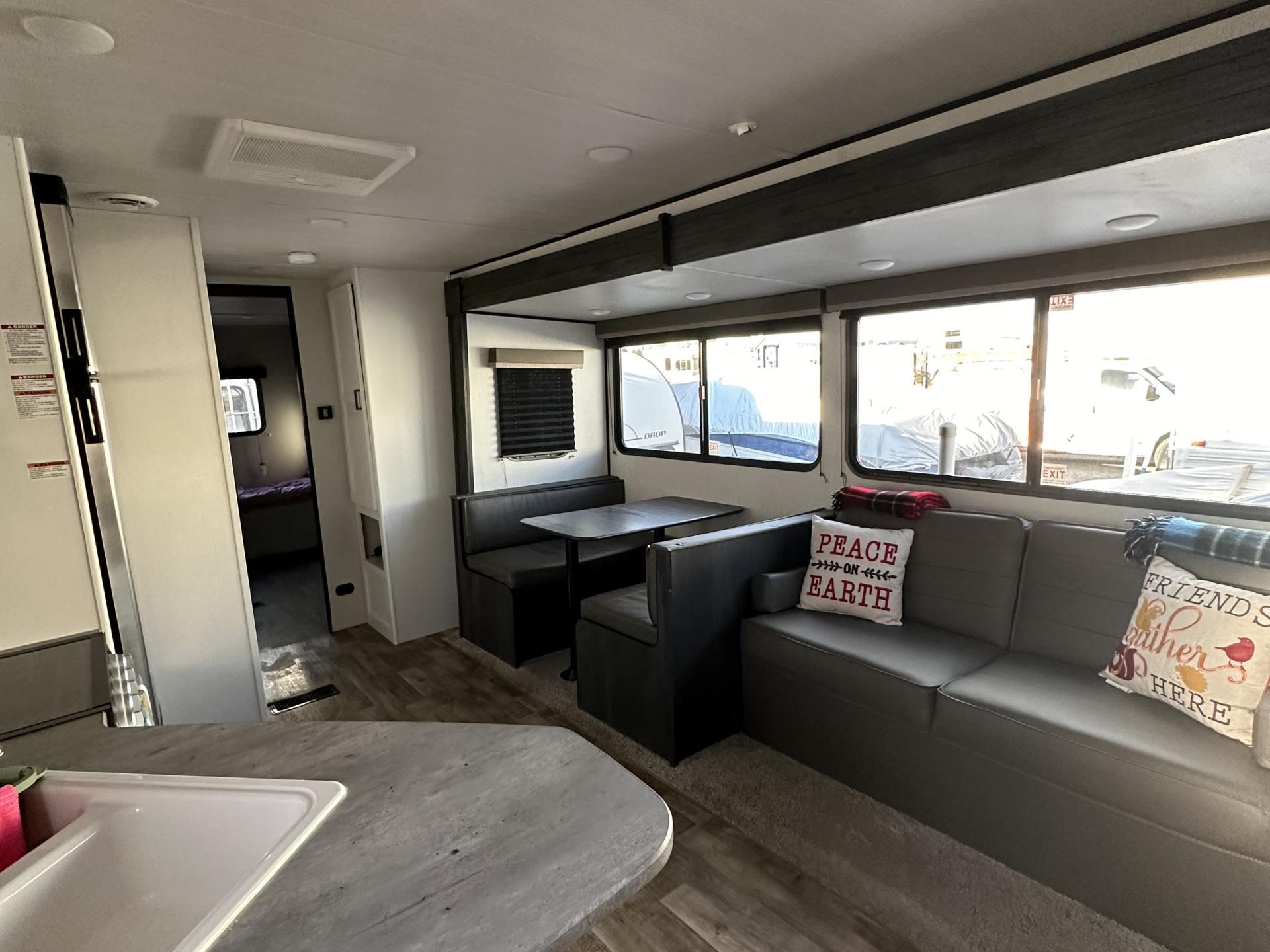 2022 KEYSTONE HIDEOUT 318BR