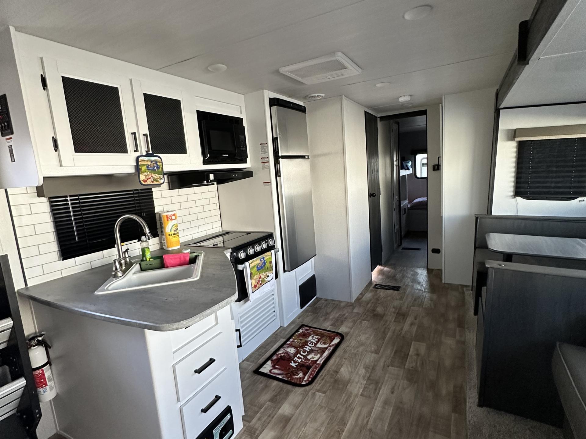 2022 KEYSTONE HIDEOUT 318BR