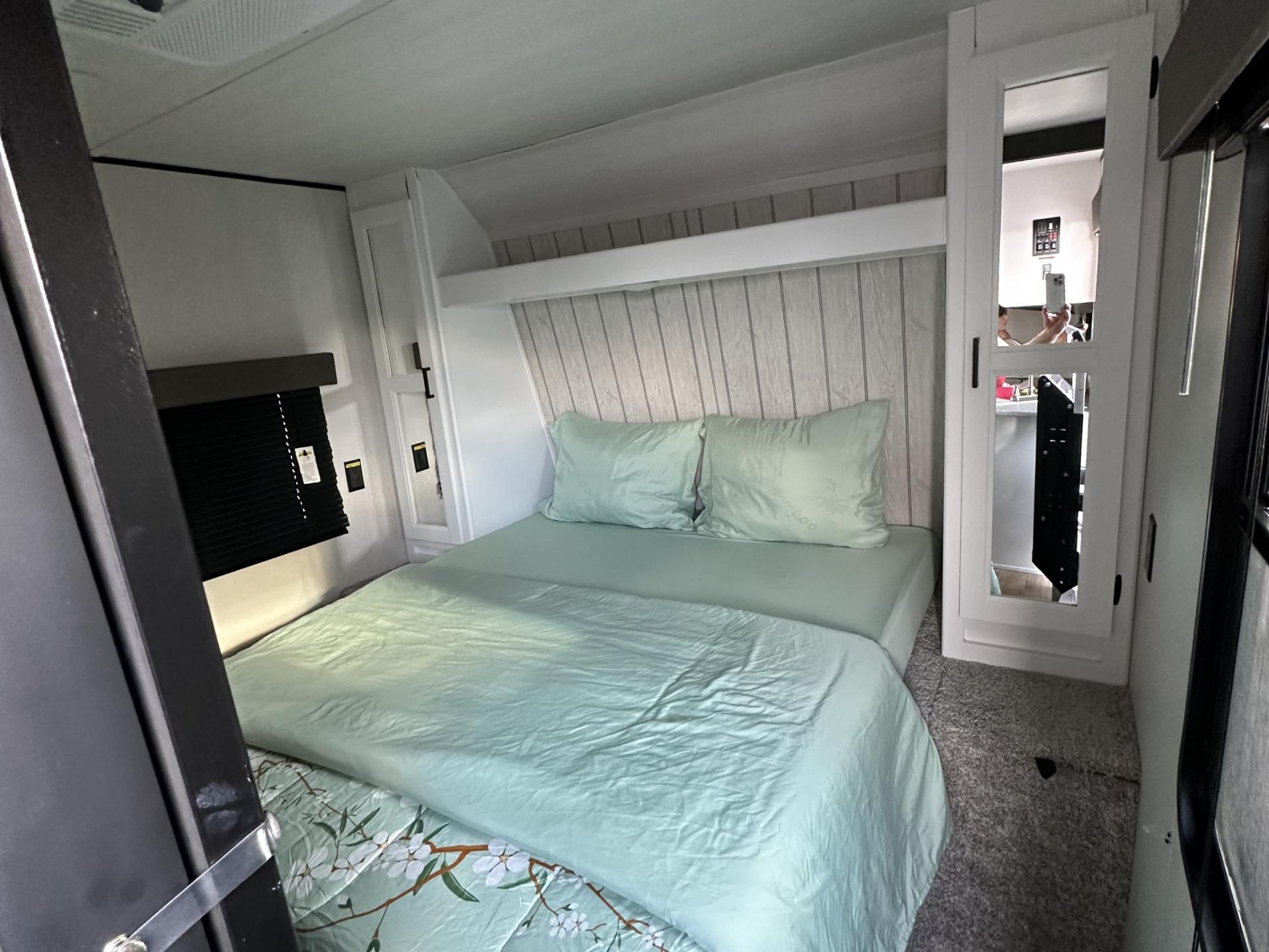 2022 KEYSTONE HIDEOUT 318BR