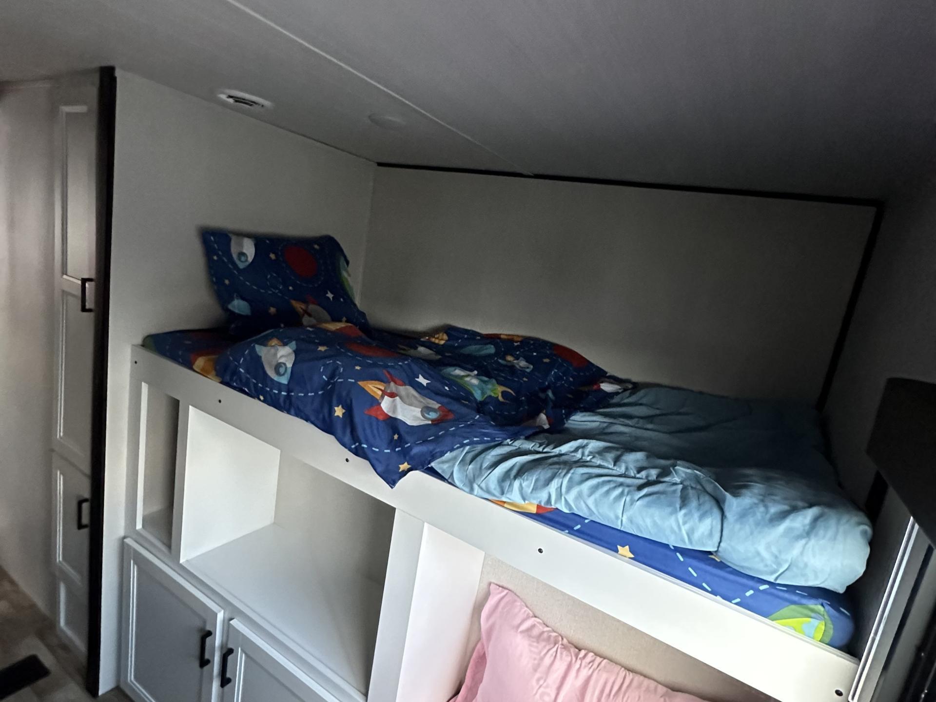 2022 KEYSTONE HIDEOUT 318BR