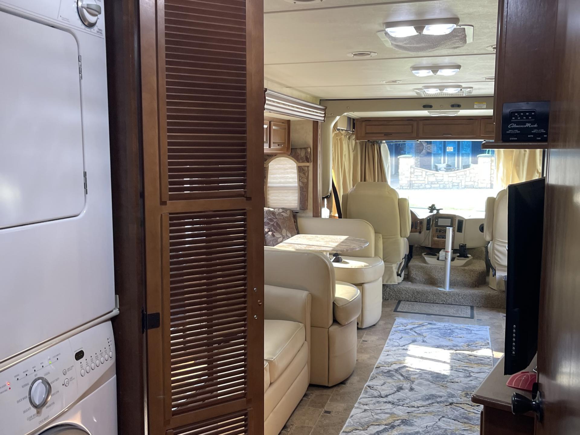 2014 THOR MOTOR COACH HURRICANE 34E