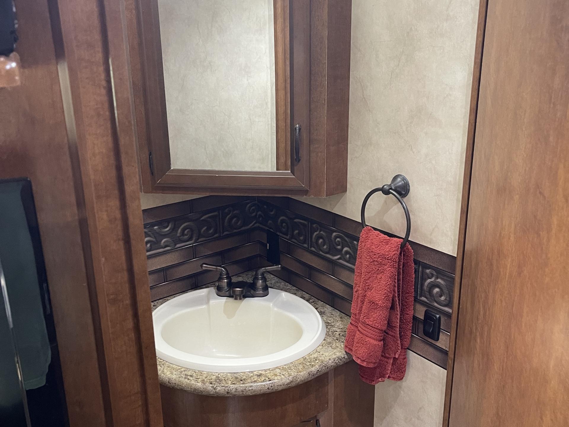 2014 THOR MOTOR COACH HURRICANE 34E