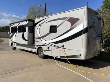 2014 THOR MOTOR COACH HURRICANE 34E