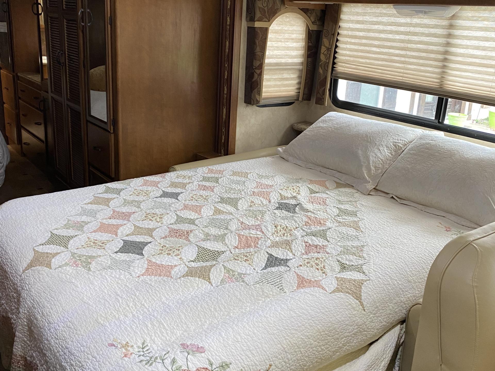 2014 THOR MOTOR COACH HURRICANE 34E