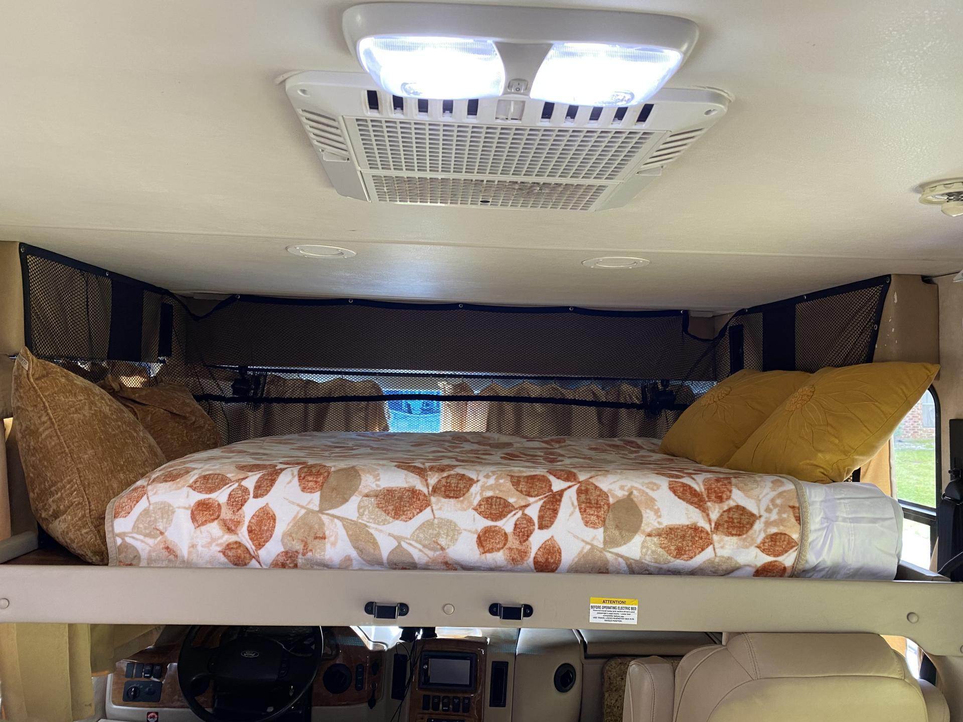 2014 THOR MOTOR COACH HURRICANE 34E