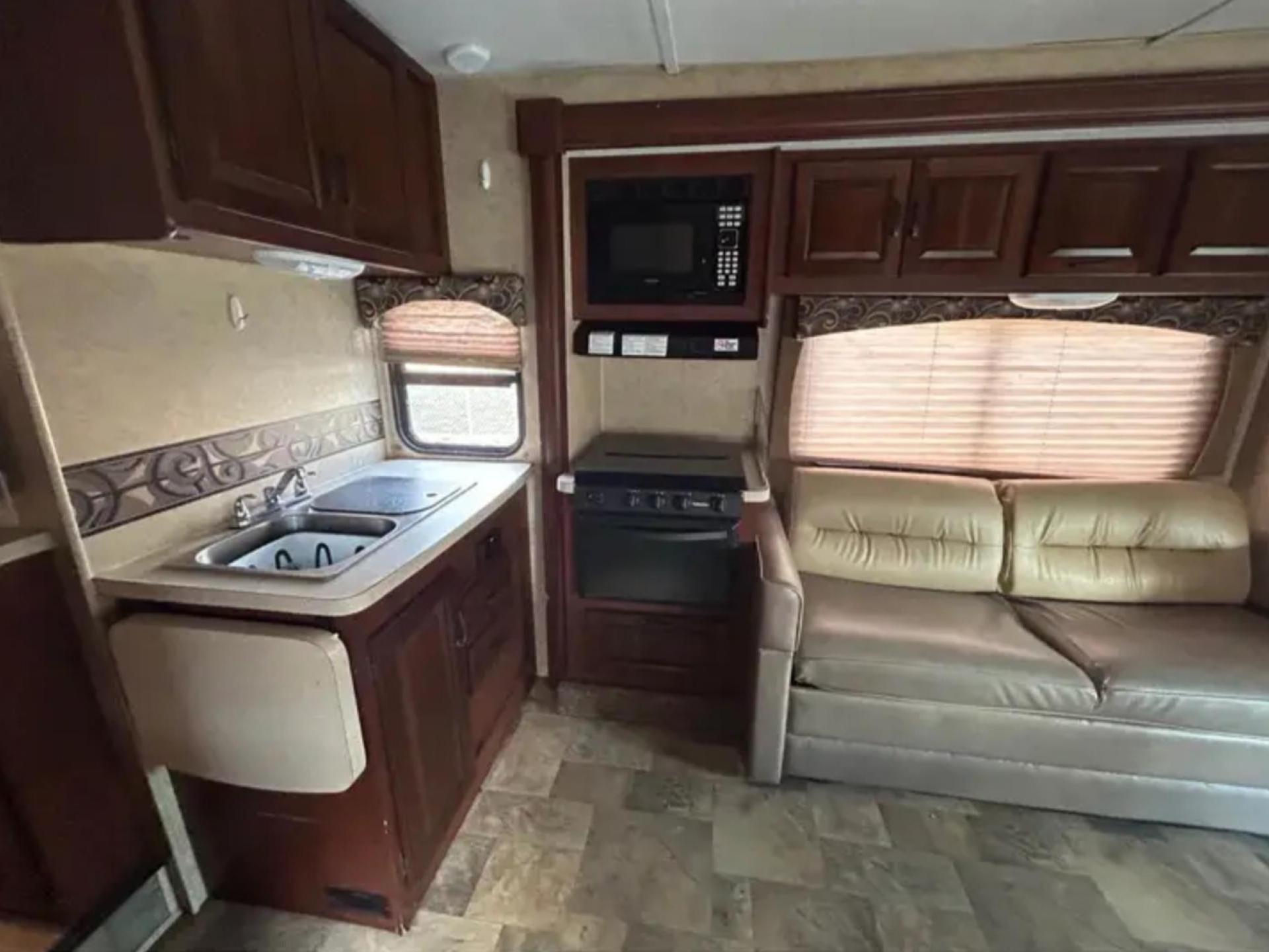 2013 FOREST RIVER SUNSEEKER 2250SC