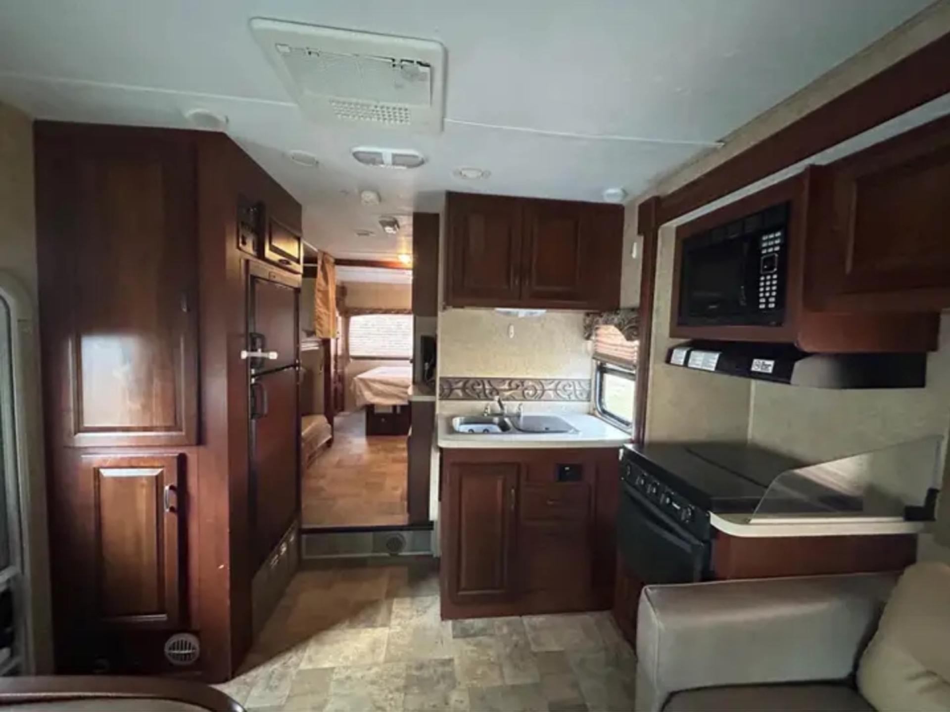 2013 FOREST RIVER SUNSEEKER 2250SC