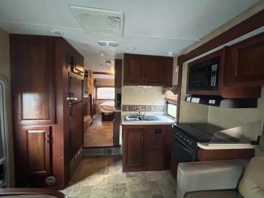 2013 FOREST RIVER SUNSEEKER 2250SC