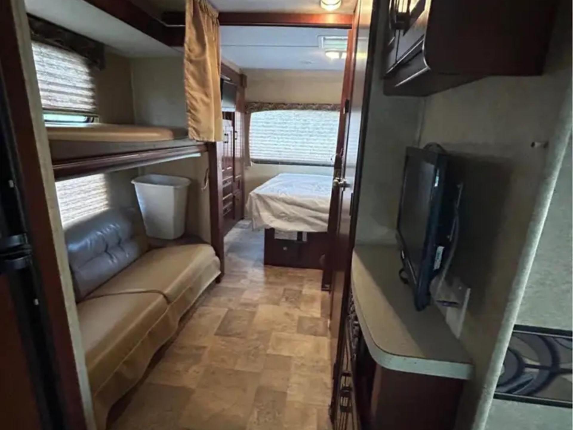 2013 FOREST RIVER SUNSEEKER 2250SC