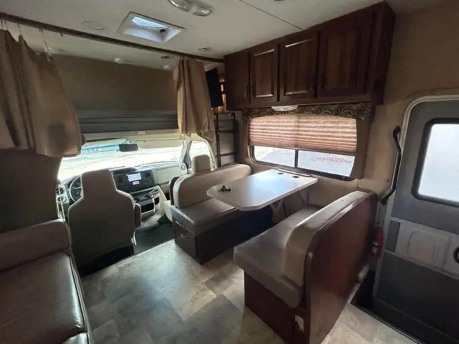2013 FOREST RIVER SUNSEEKER 2250SC