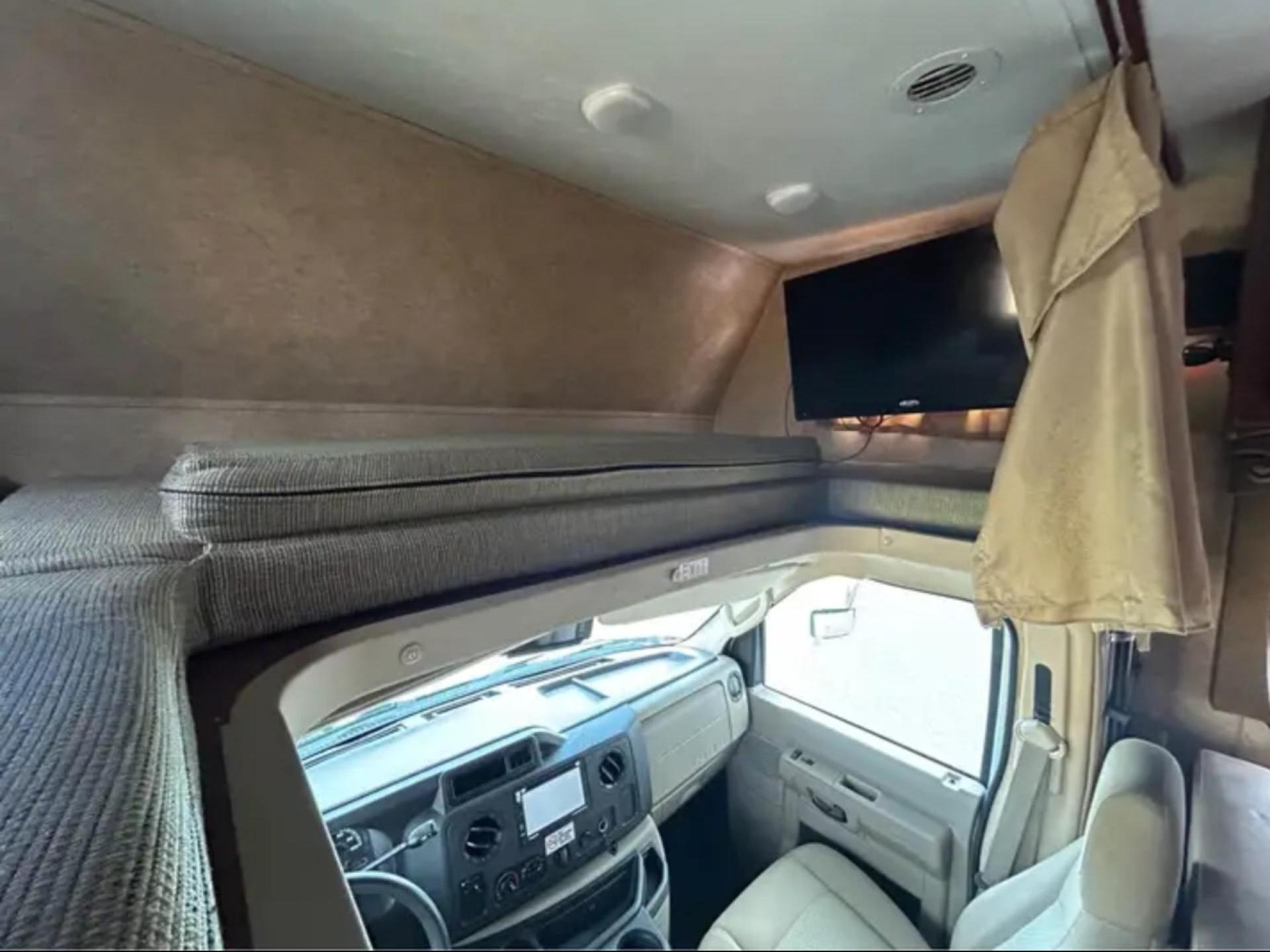 2013 FOREST RIVER SUNSEEKER 2250SC