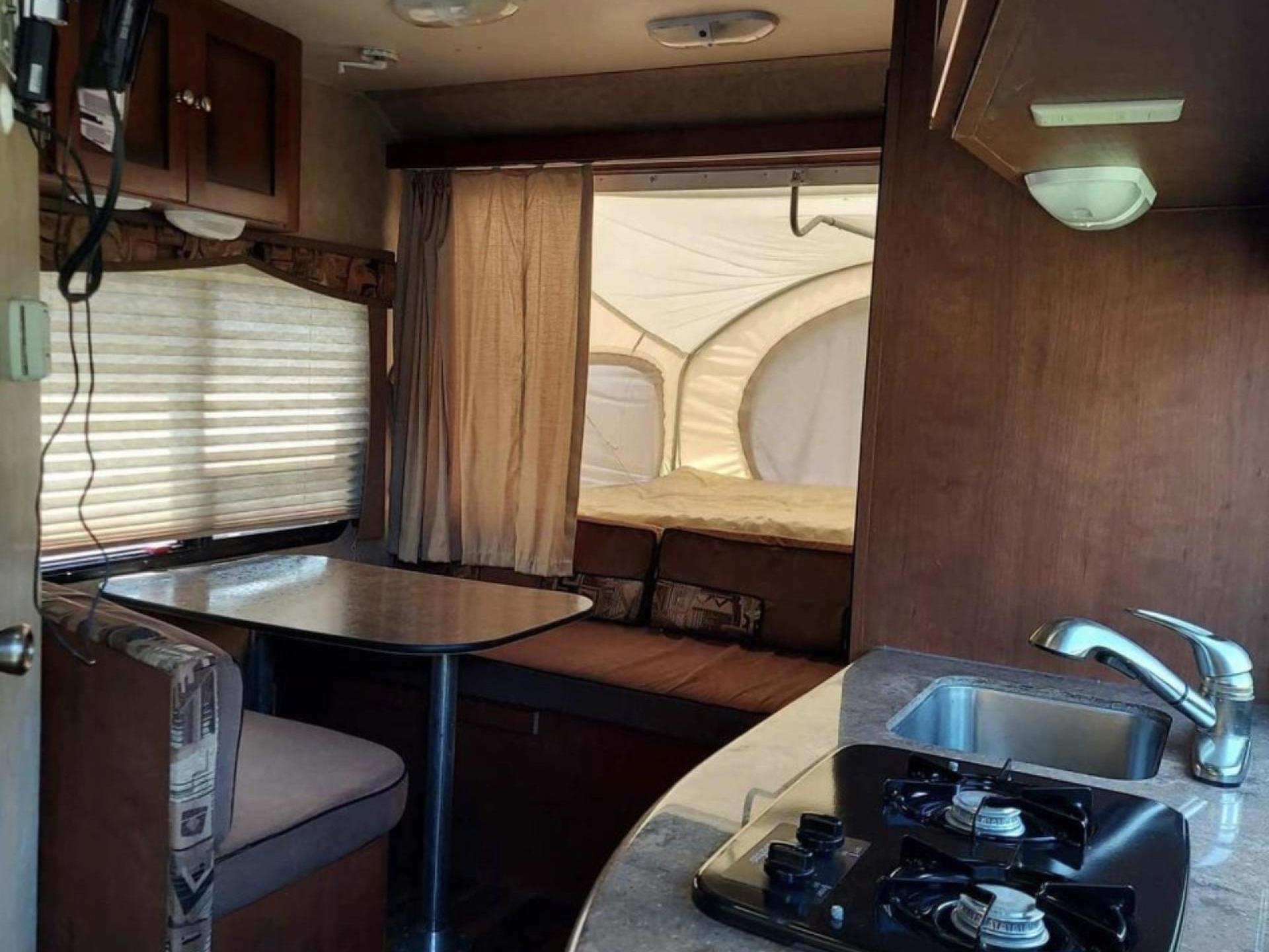 2012 DUTCHMEN KODIAK 161E