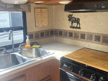 2010 FOREST RIVER SUNSEEKER 3120DS
