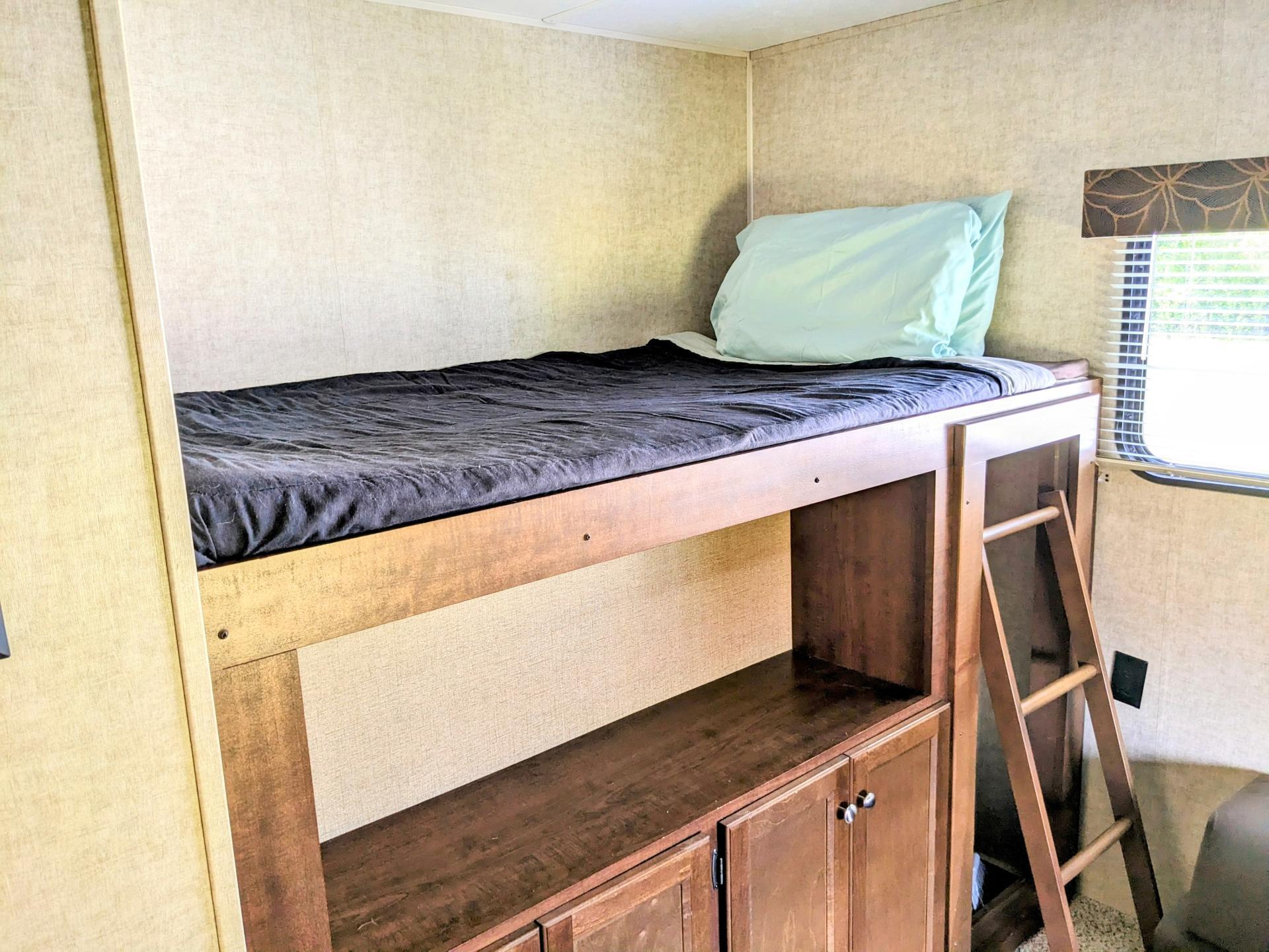 2016 KEYSTONE HIDEOUT 31RBDS