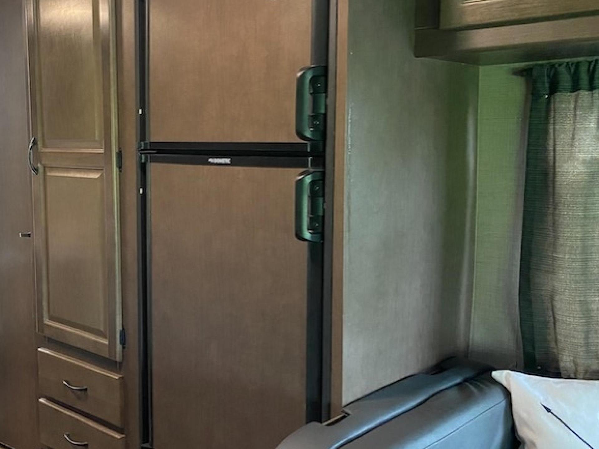 2019 Thor Majestic 23A