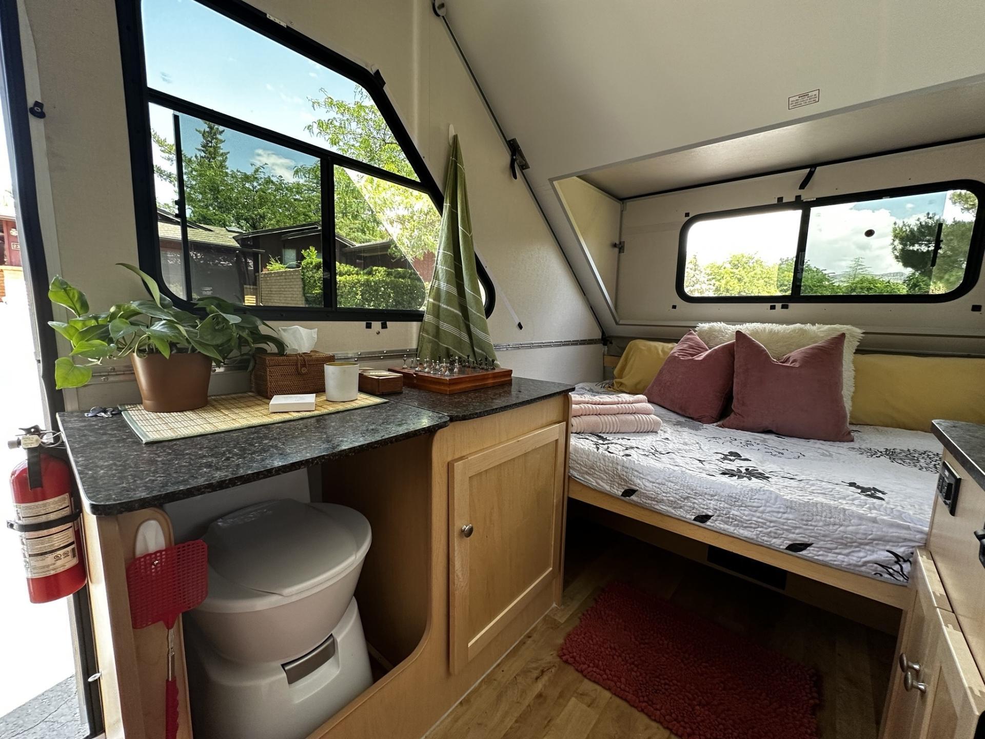 2022 A-FRAME CAMPER Aliner Expedition 