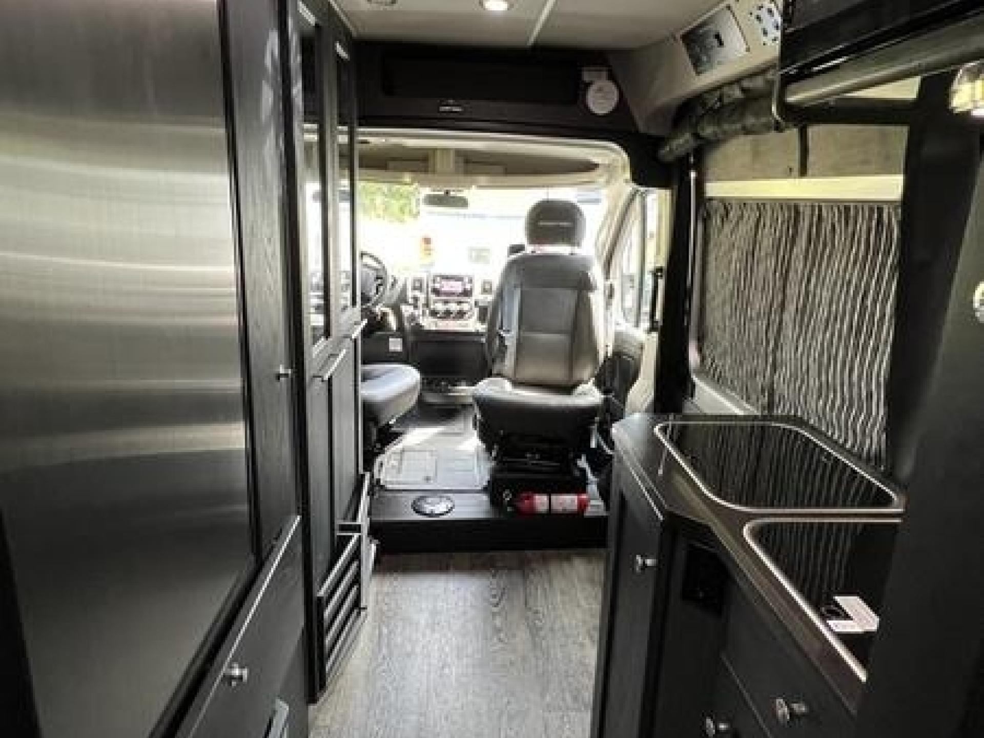 2018 ROADTREK Zion  SRT