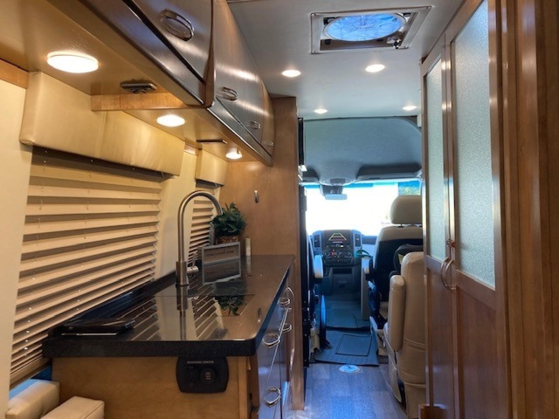 2019 COACHMEN GALLERIA 24T