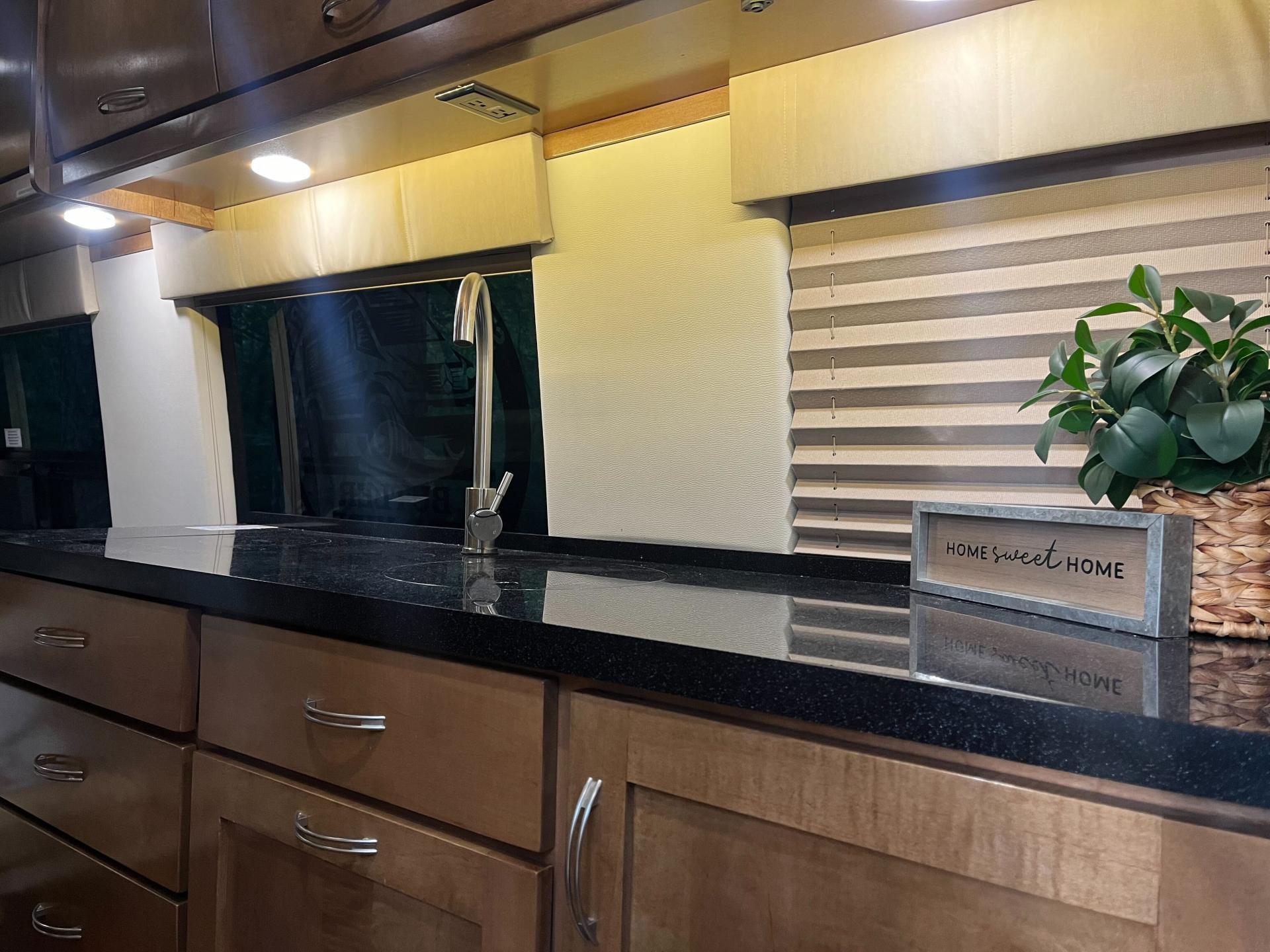 2019 COACHMEN GALLERIA 24T
