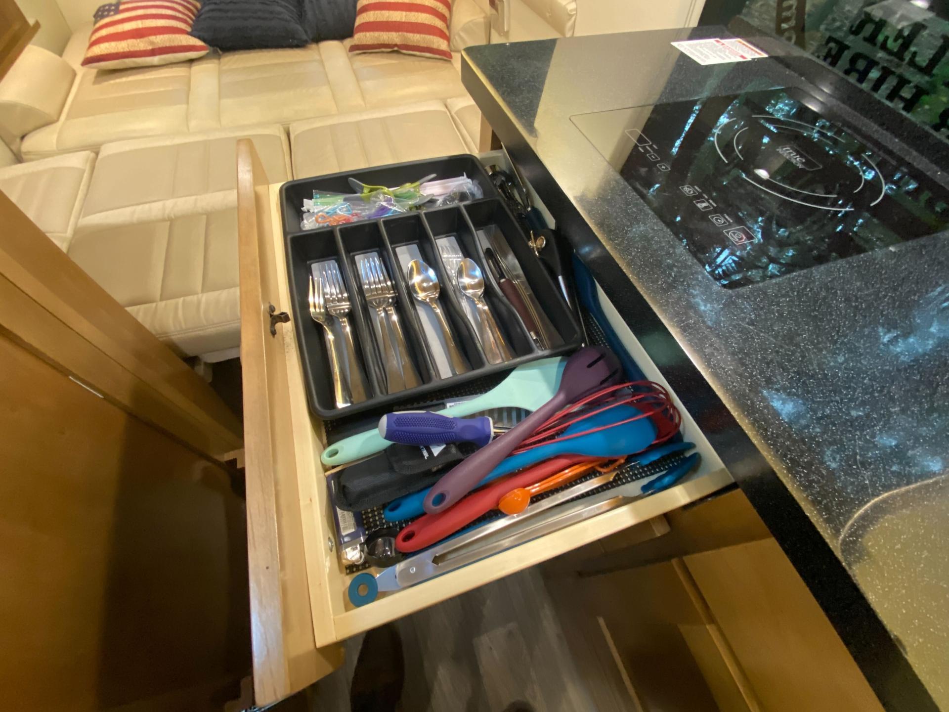 2019 COACHMEN GALLERIA 24T