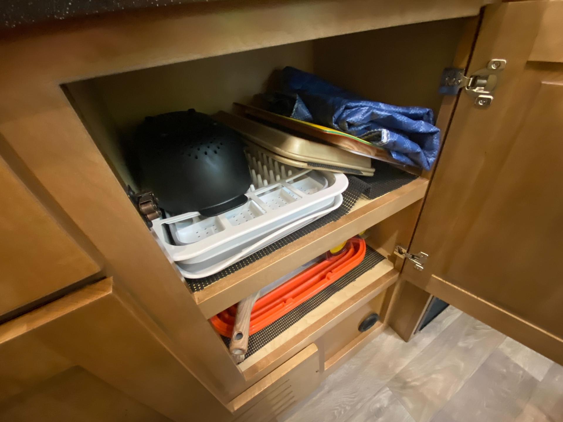 2019 COACHMEN GALLERIA 24T