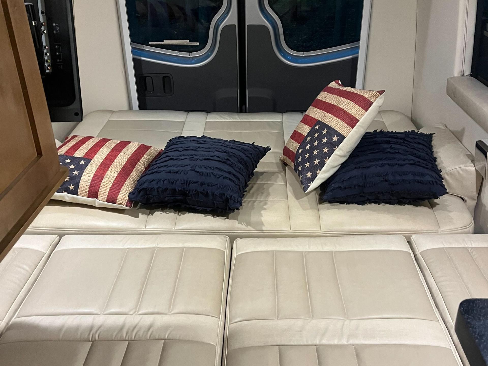 2019 COACHMEN GALLERIA 24T