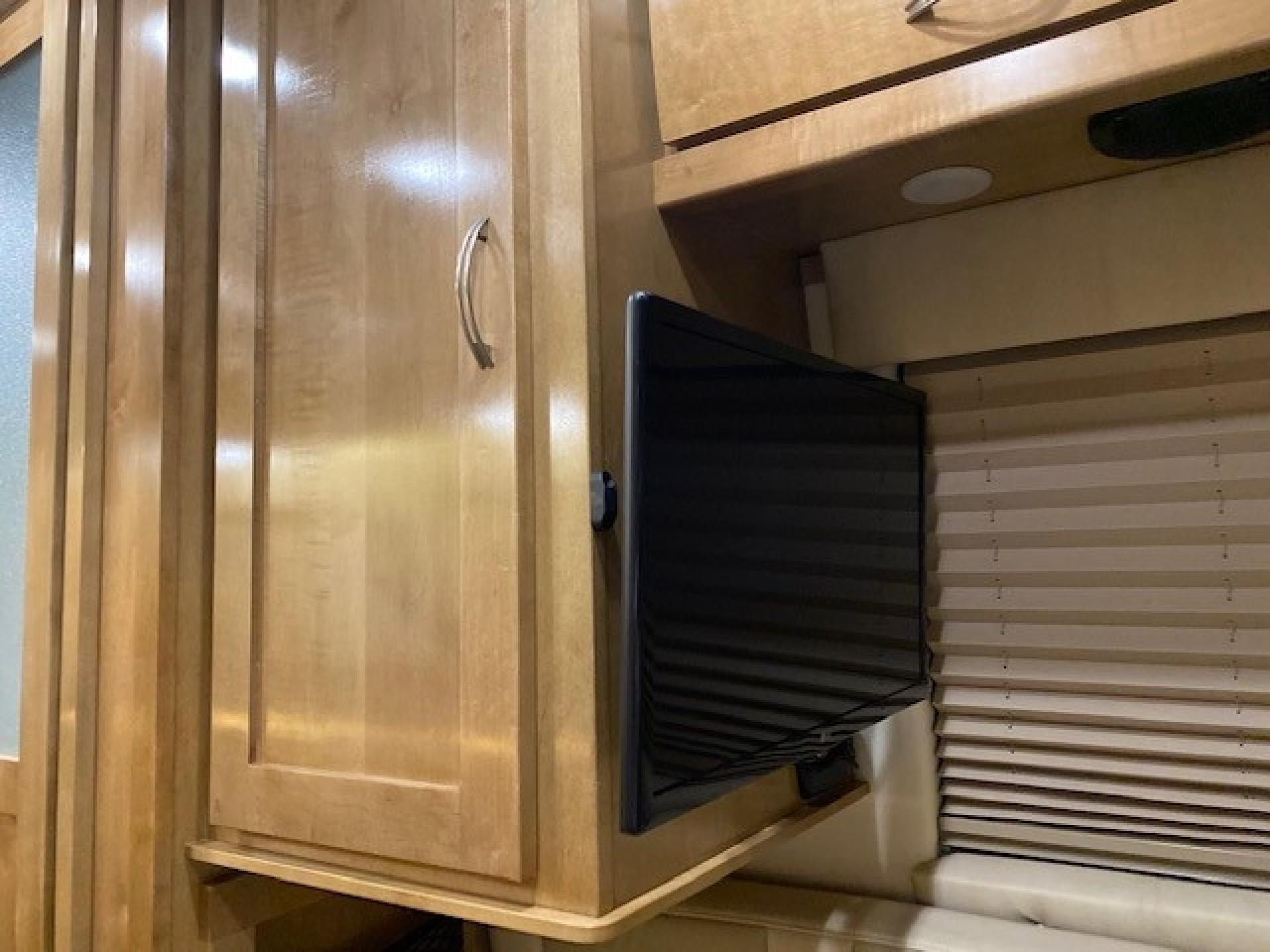 2019 COACHMEN GALLERIA 24T