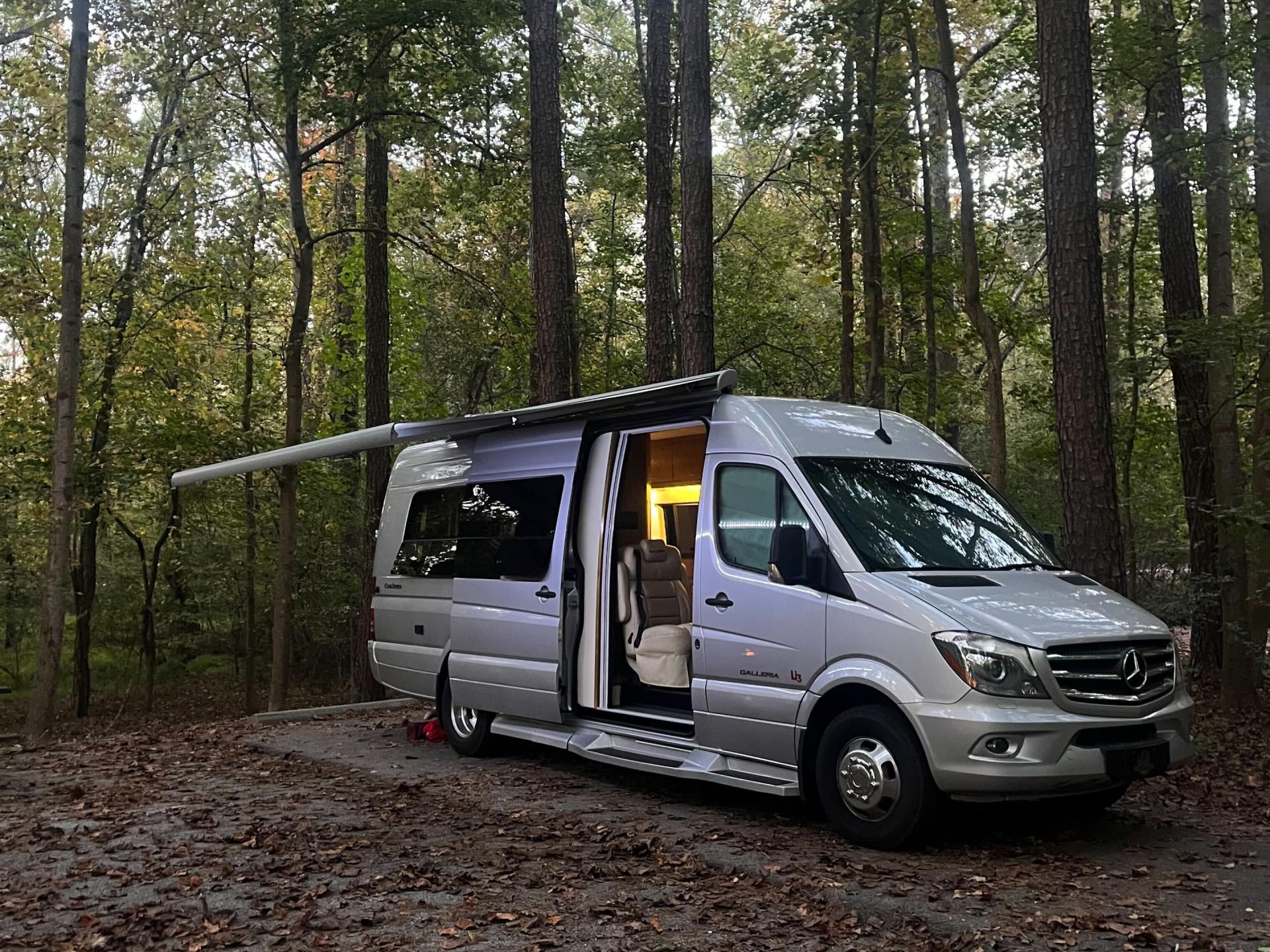 2019 COACHMEN GALLERIA 24T