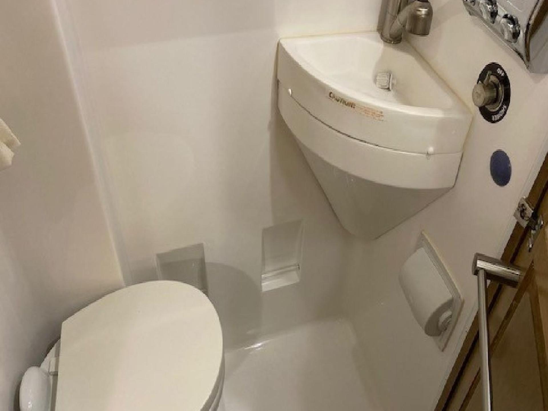 2019 COACHMEN GALLERIA 24T