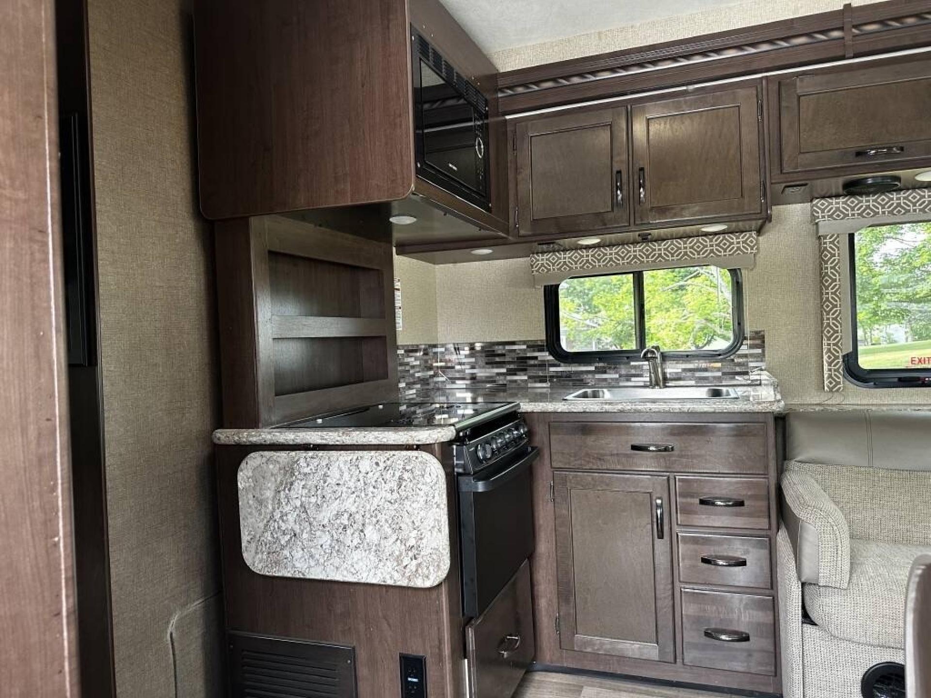 2017 THOR MOTOR COACH FREEDOM ELITE 30FE