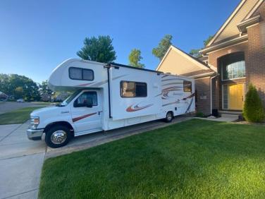 2016 FOREST RIVER SUNSEEKER 3170DSF