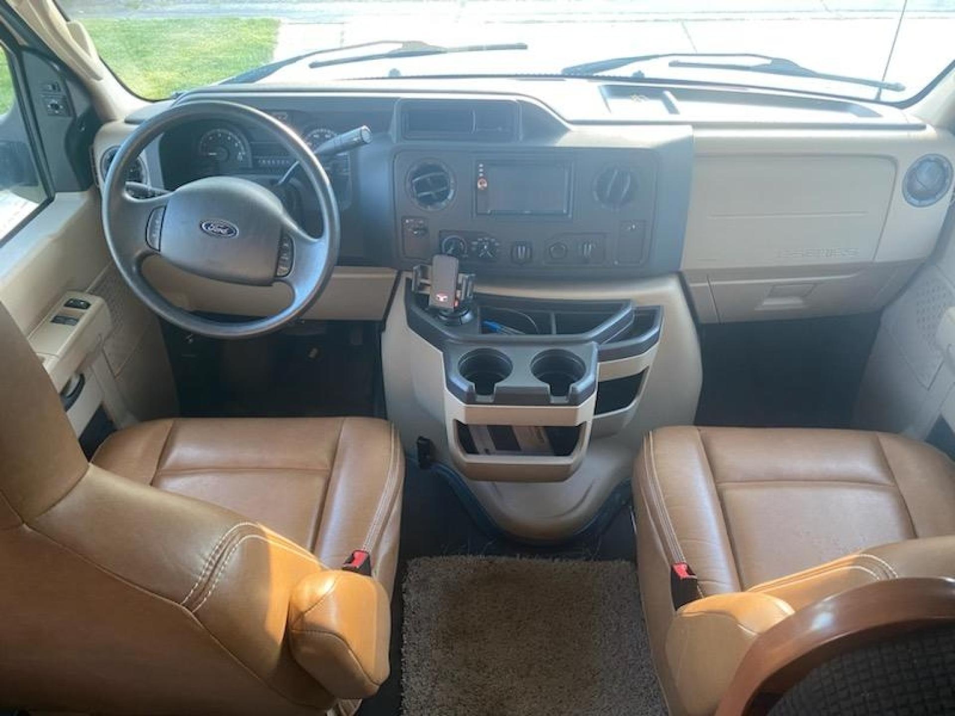 2016 FOREST RIVER SUNSEEKER 3170DSF