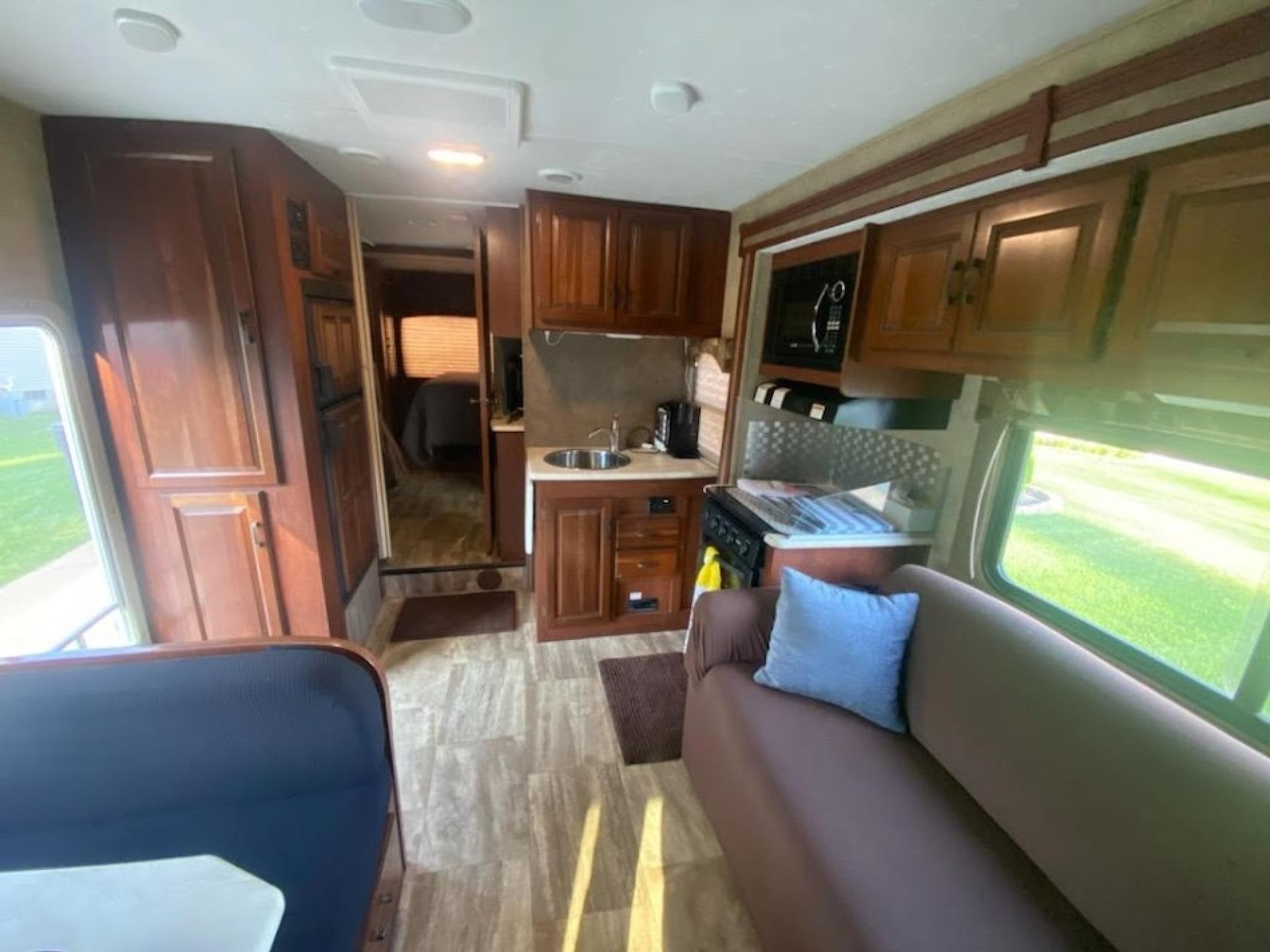 2016 FOREST RIVER SUNSEEKER 3170DSF