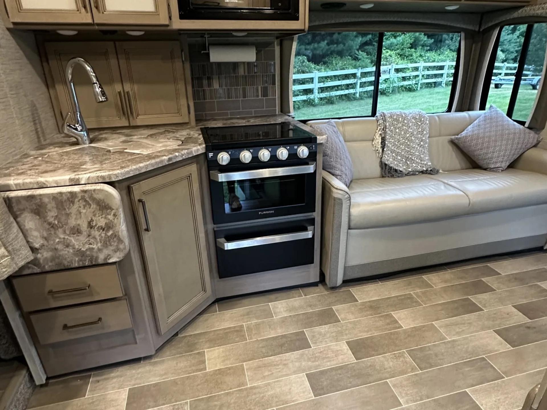 2021 THOR MOTOR COACH CHATEAU 27R