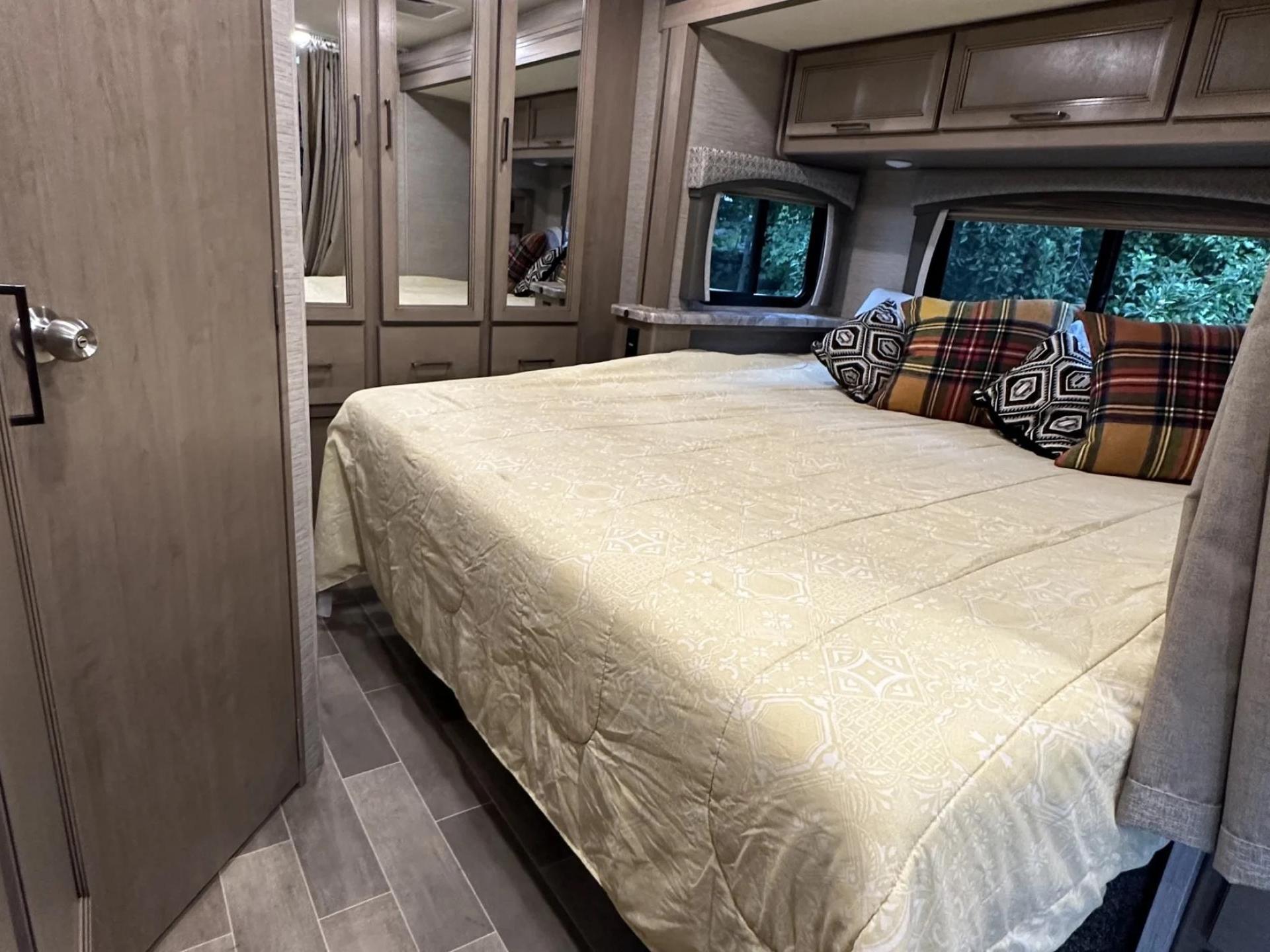 2021 THOR MOTOR COACH CHATEAU 27R