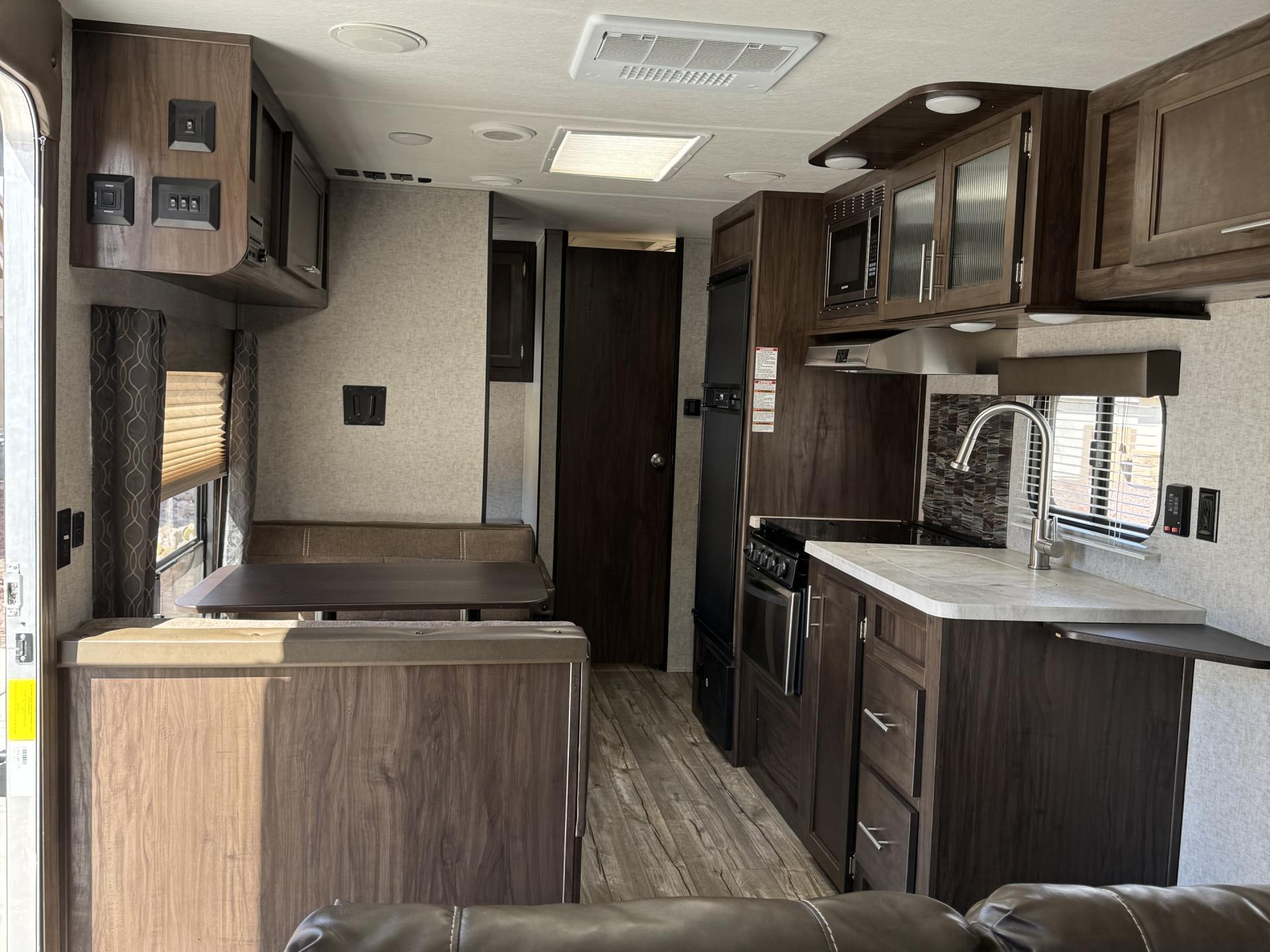 2018 FOREST RIVER CHEROKEE 264DBH