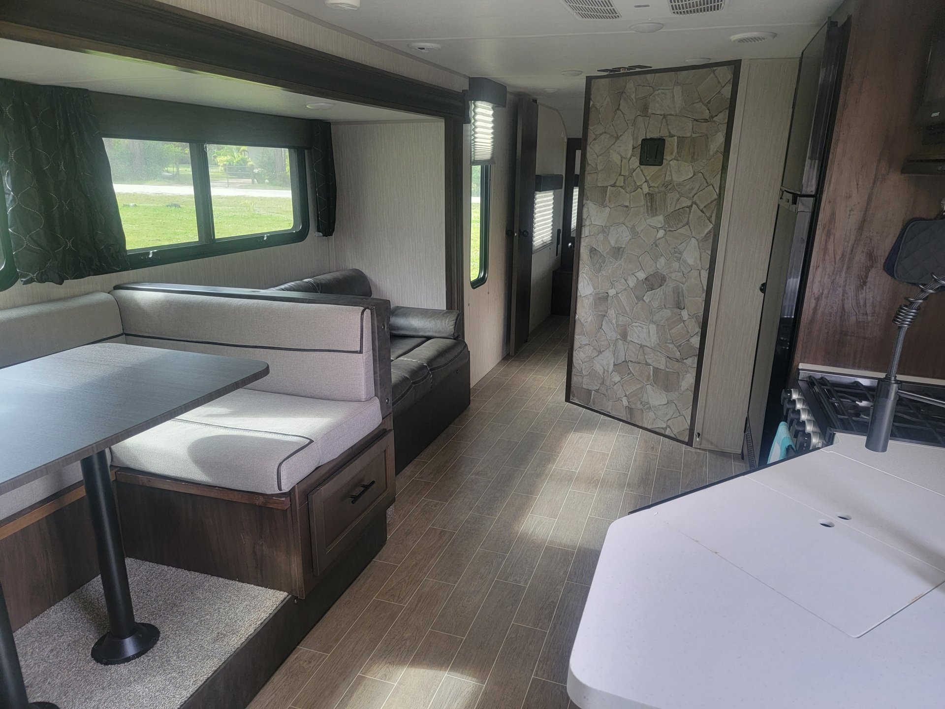 2021 FOREST RIVER CHEROKEE BLACK LABEL 29TEHL