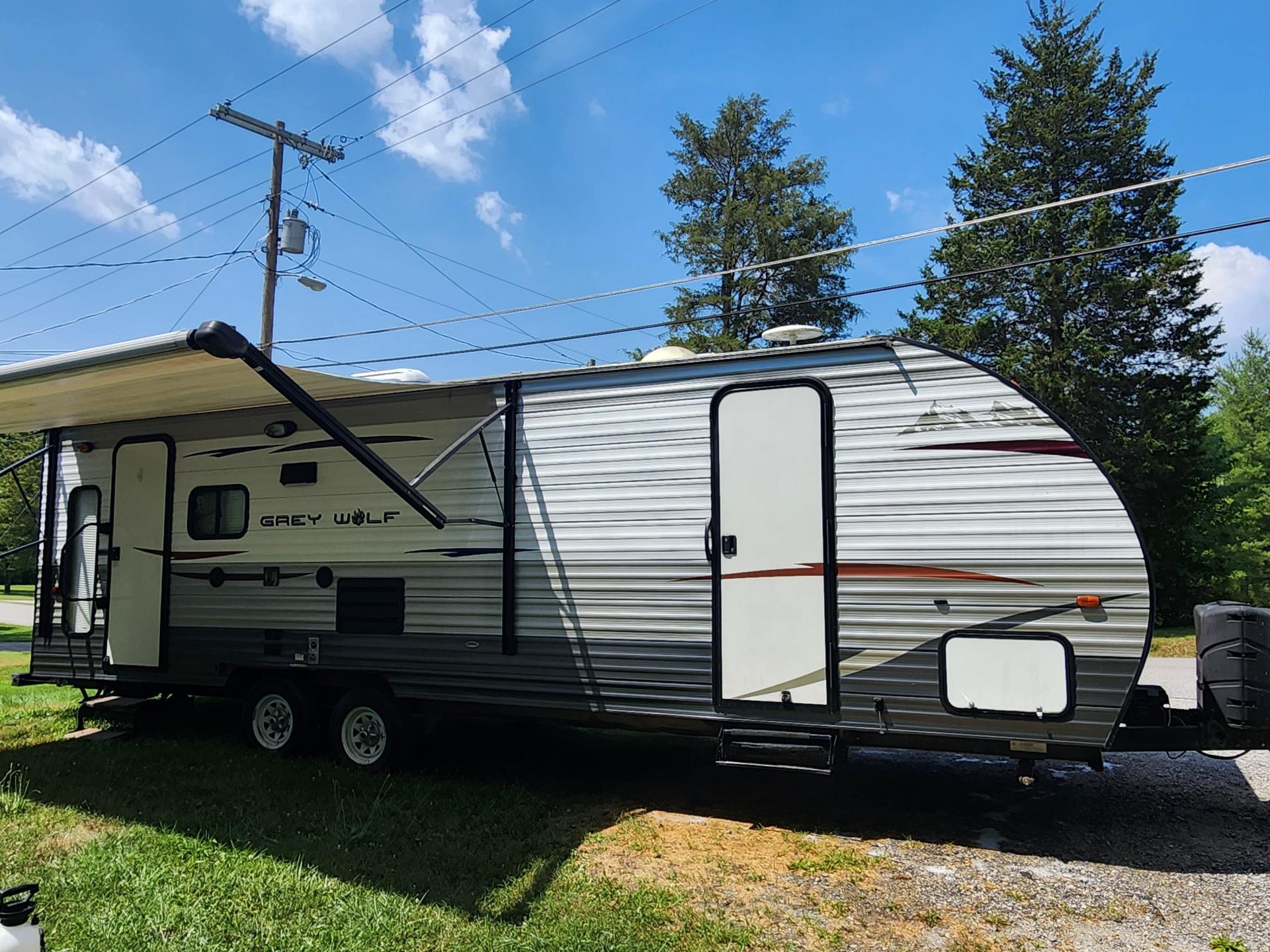 2013 FOREST RIVER GREY WOLF 26RL