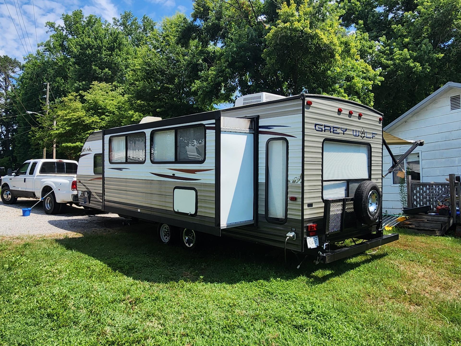 2013 FOREST RIVER GREY WOLF 26RL