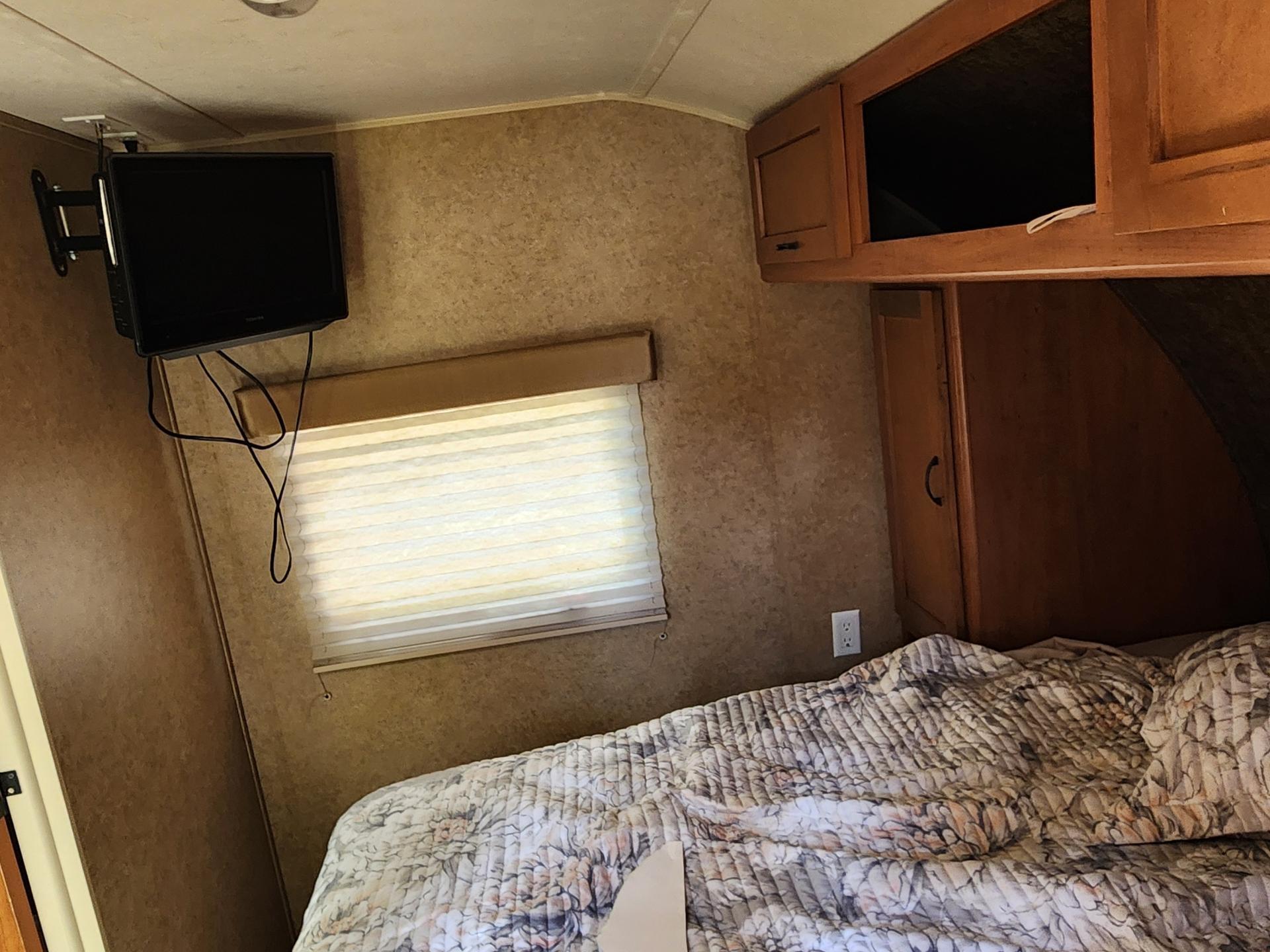 2013 FOREST RIVER GREY WOLF 26RL