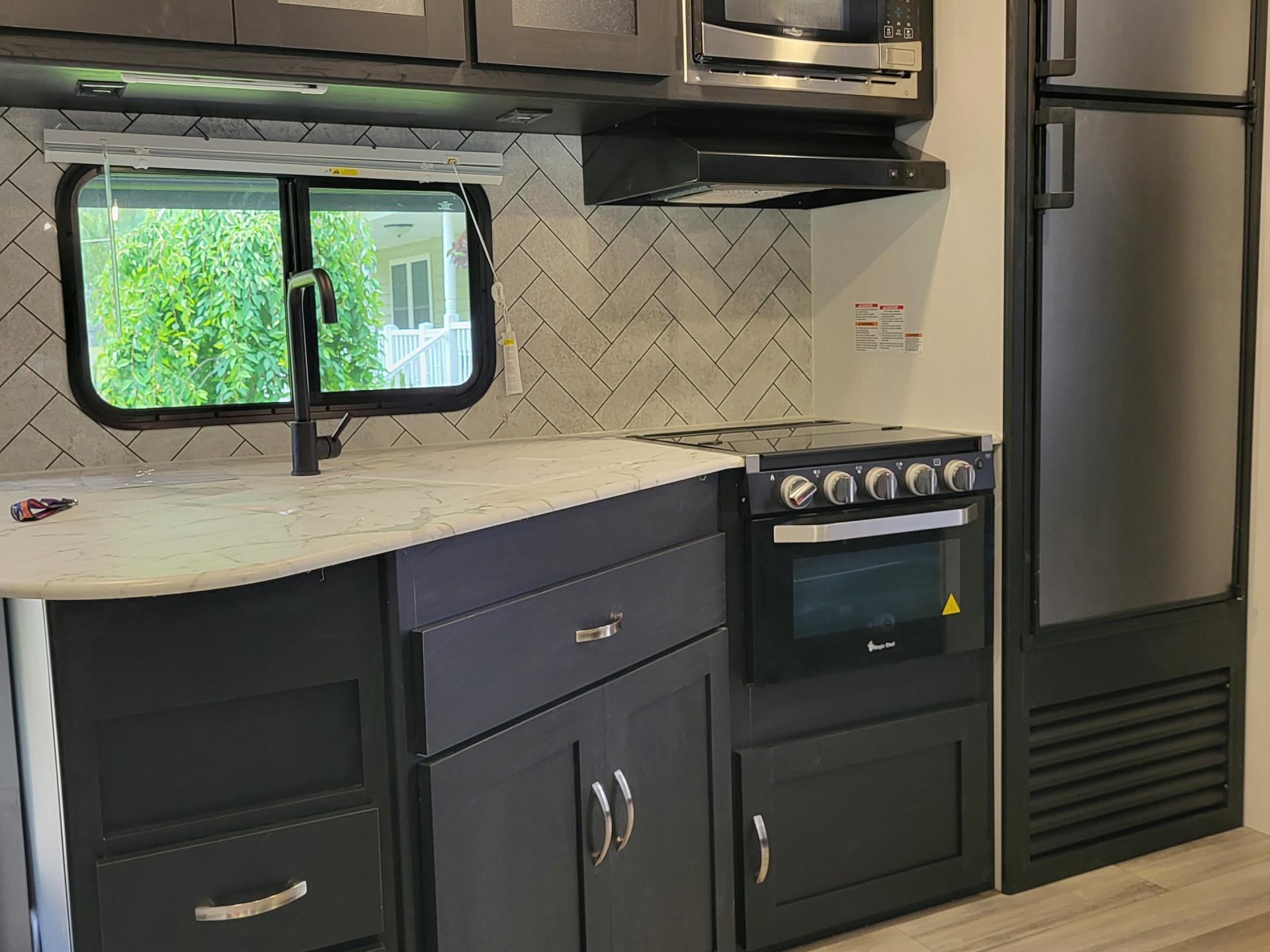 2023 COACHMEN FREEDOM EXPRESS ULTRA LITE 257BHS