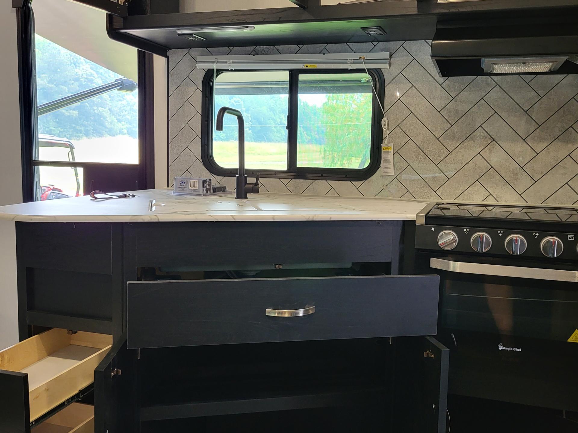 2023 COACHMEN FREEDOM EXPRESS ULTRA LITE 257BHS