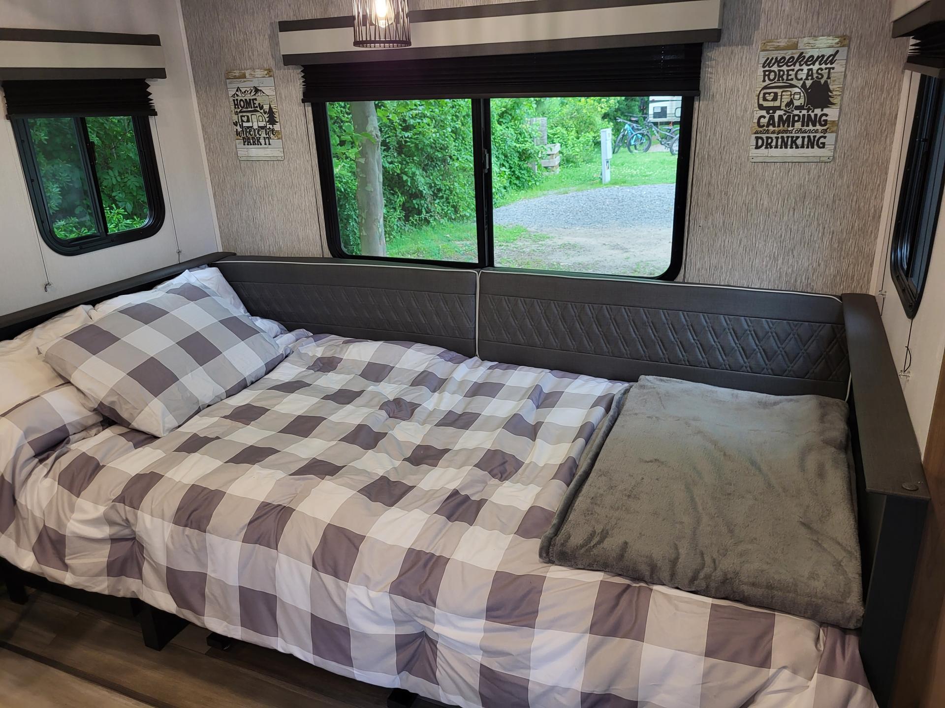 2023 COACHMEN FREEDOM EXPRESS ULTRA LITE 257BHS