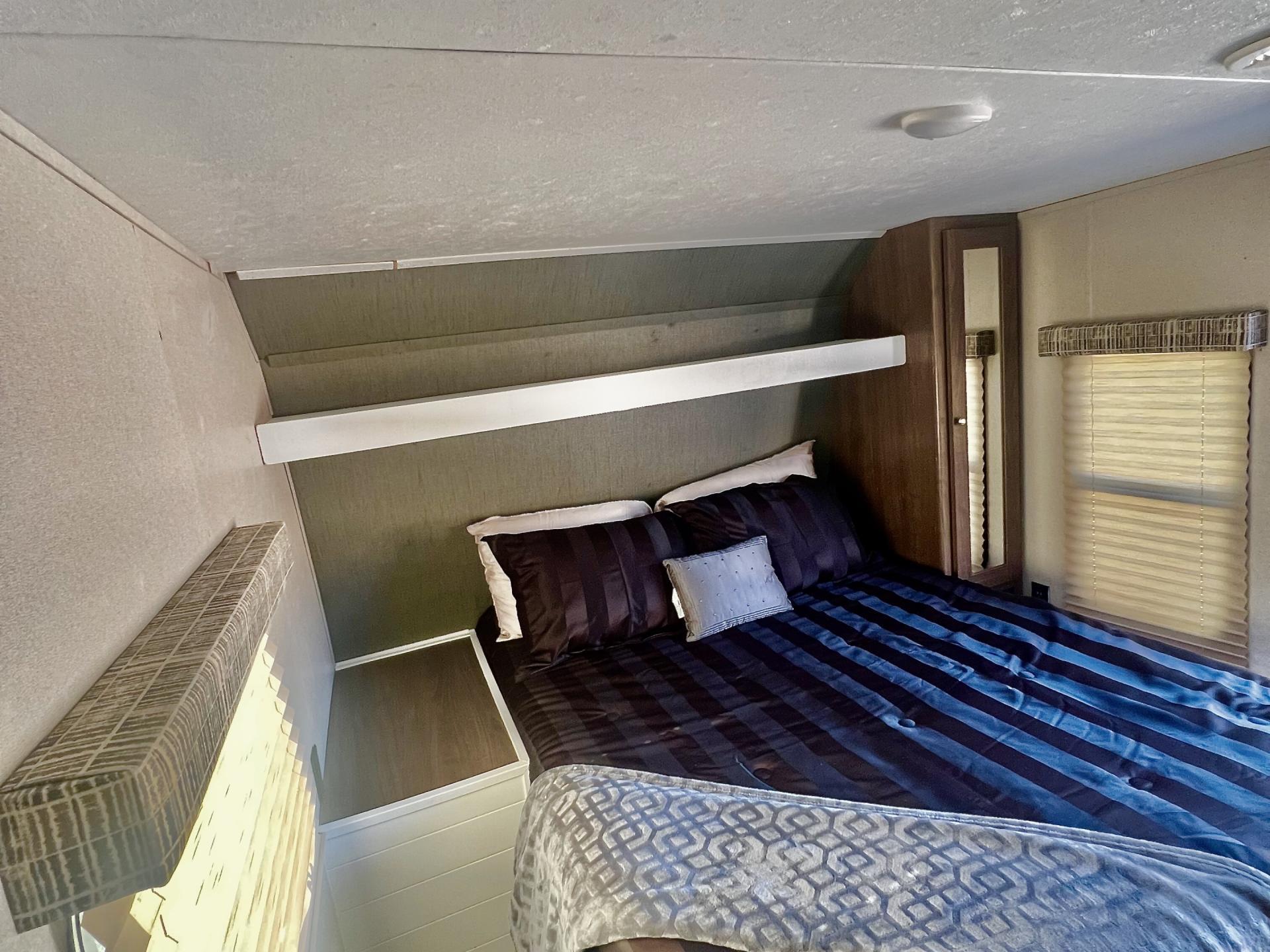 2018 KEYSTONE HIDEOUT 26RLSWE